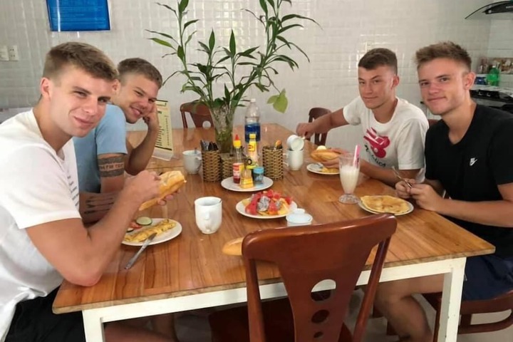 Dining 31 of 50