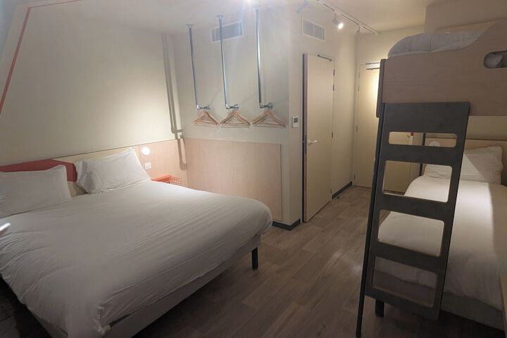 Room 6 of 77