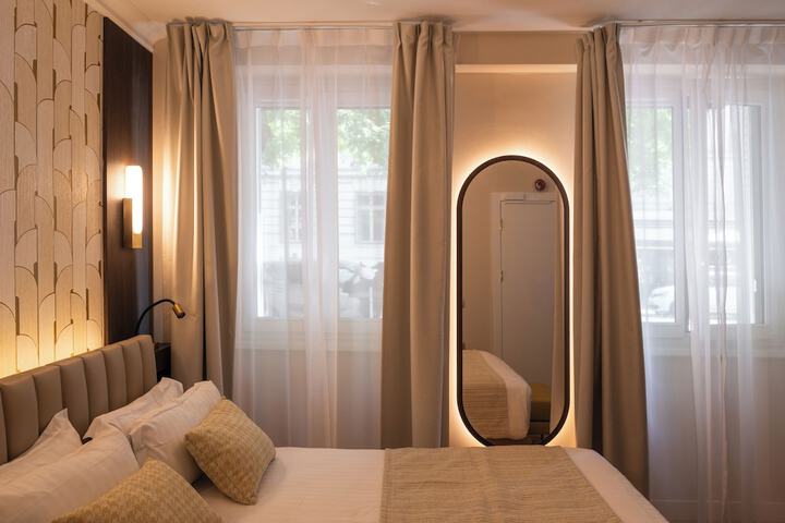 Room 27 of 48