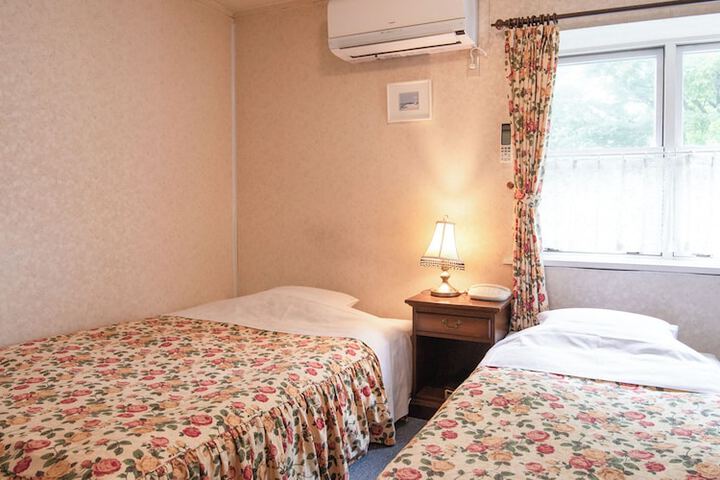 Room 10 of 48