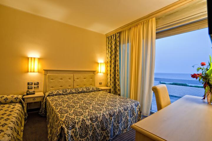 Room 8 of 32