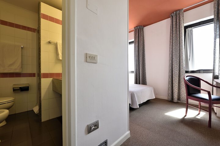 Room 8 of 44