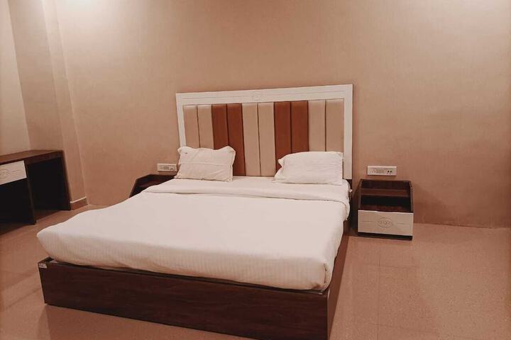 Room 13 of 54
