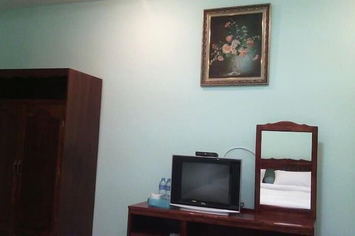 Room 5 of 11