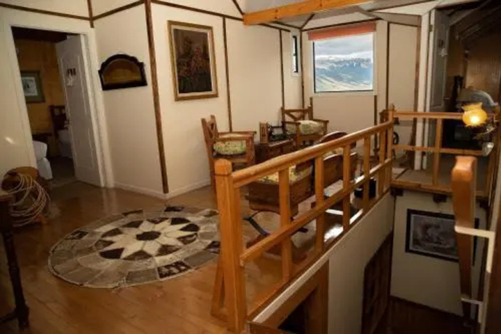 Room 2 of 9