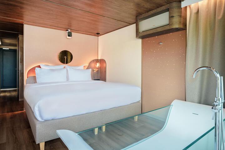Room 3 of 60