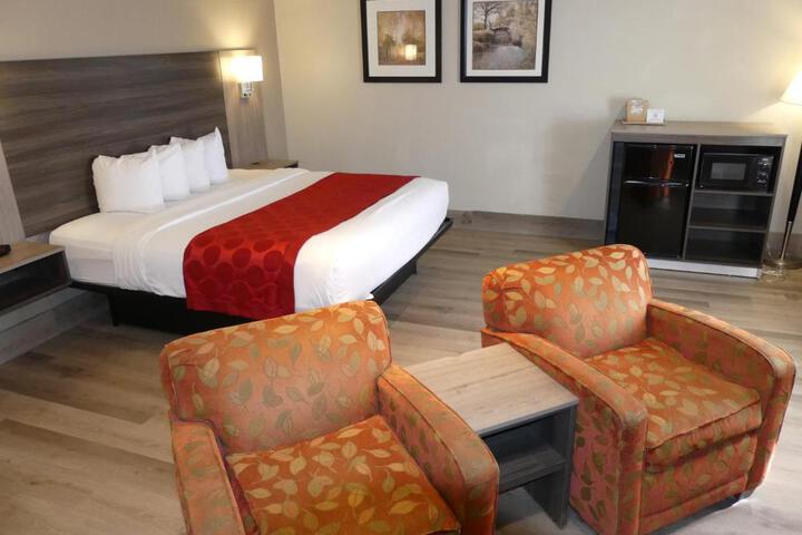 1 King Bed (22 of 37)