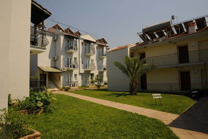Hotel Exterior 66 of 73