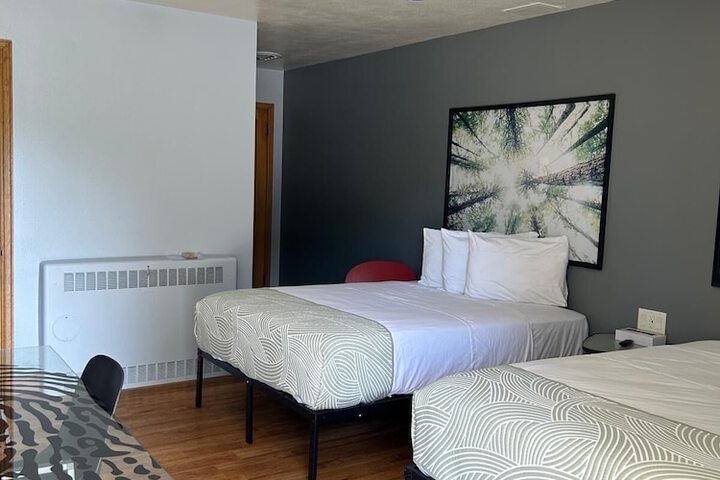 Basic 2 Double Beds (2 of 9)