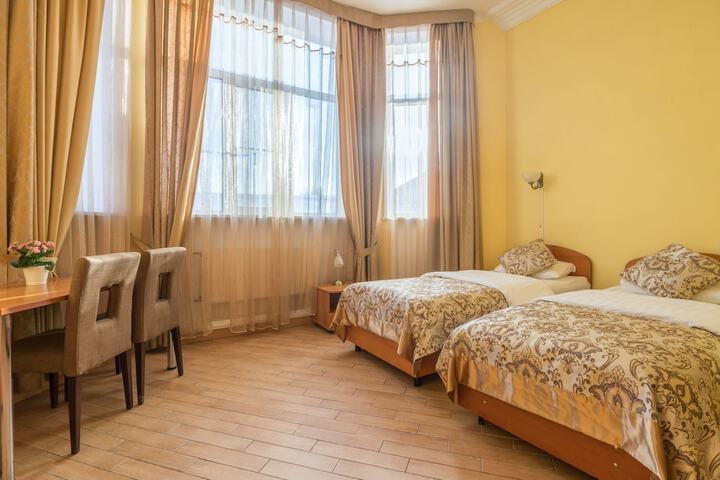 Room 9 of 79