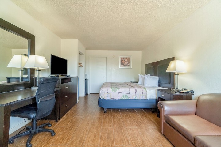 Room 17 of 87