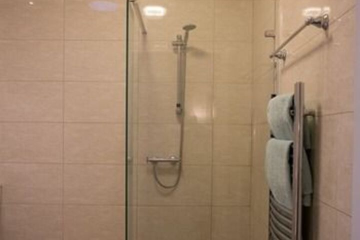 Room 6 of 42