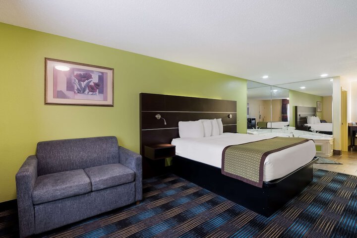 1 King Bed (17 of 18)