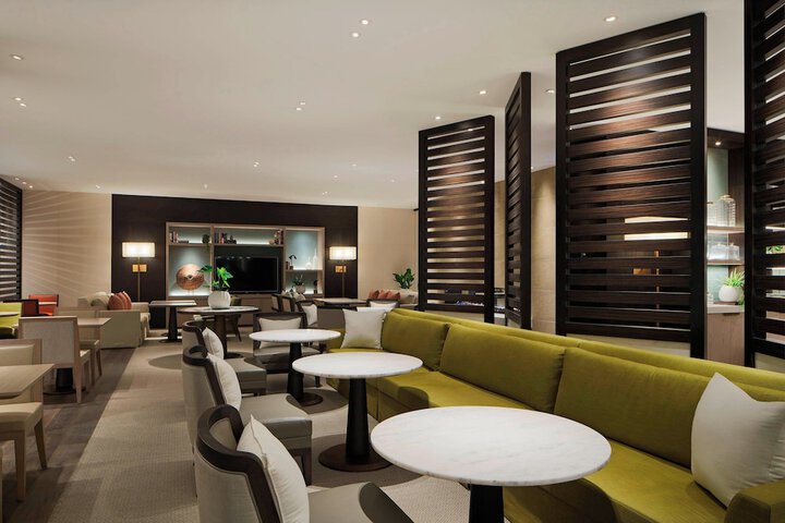Lounge 87 of 116