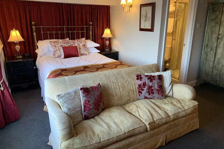 Room 4 of 28