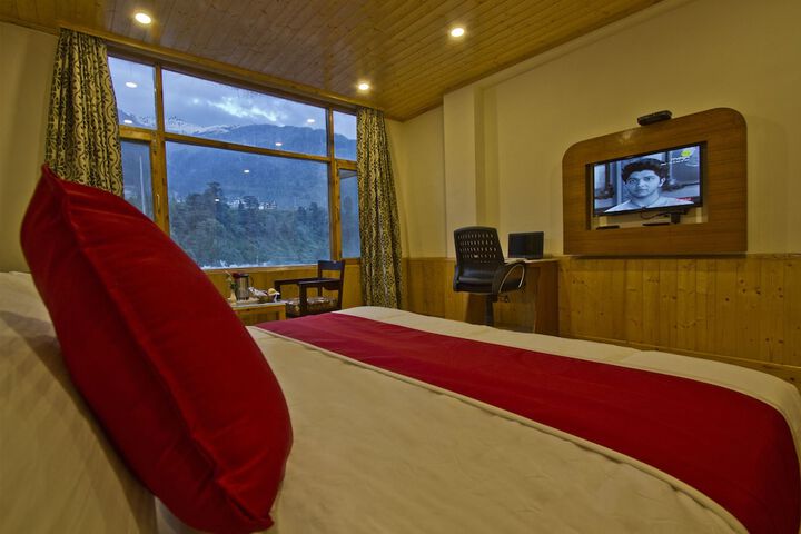 Room 5 of 32
