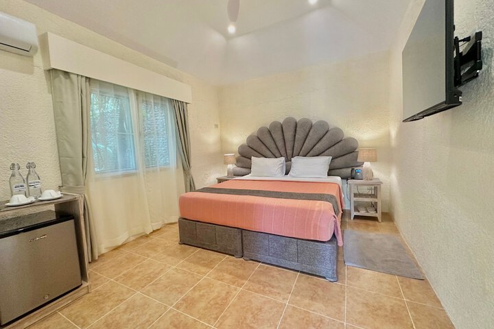 Room 5 of 162