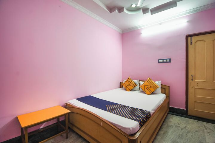 Room 4 of 10
