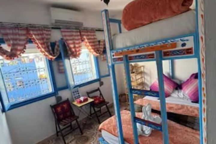 Room 8 of 16