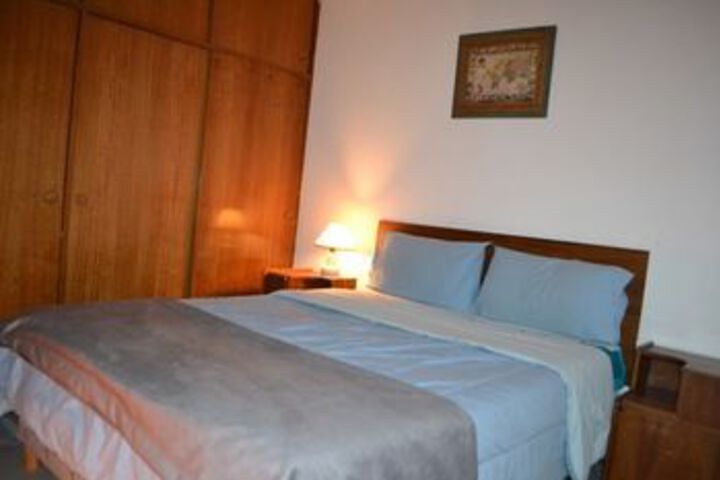 Room 5 of 18
