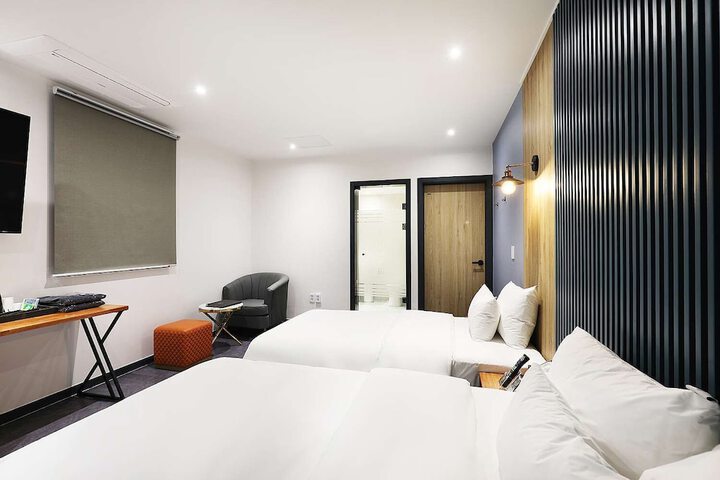 Room 5 of 50