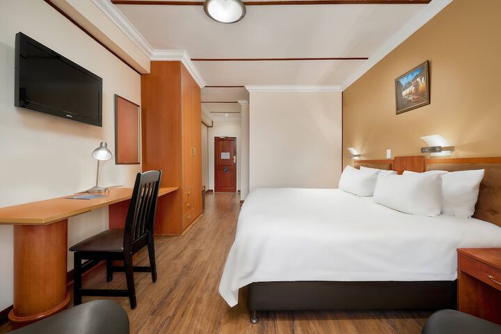 Room 7 of 33