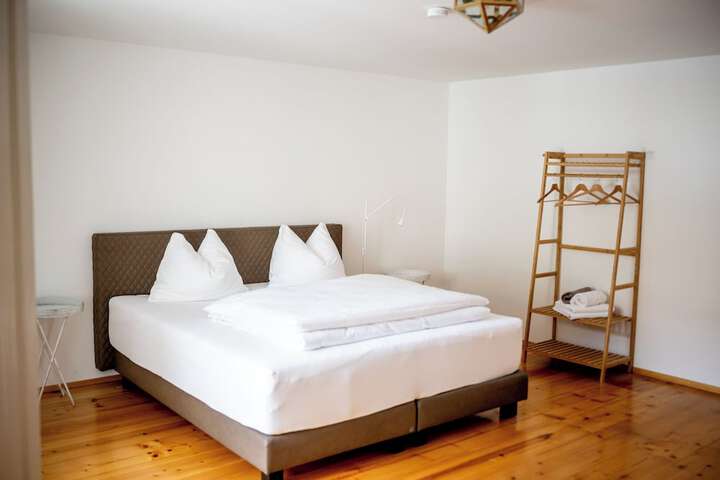 Room 10 of 38