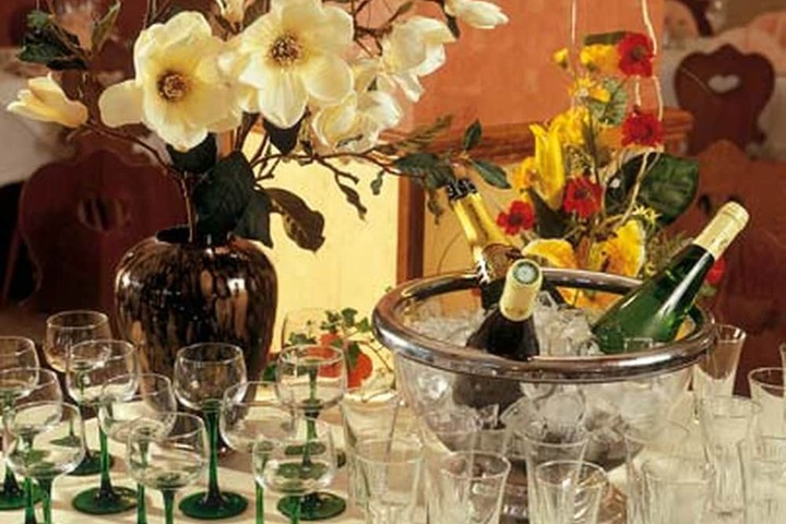 Dining 4 of 12