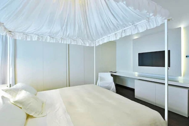 Room 15 of 67