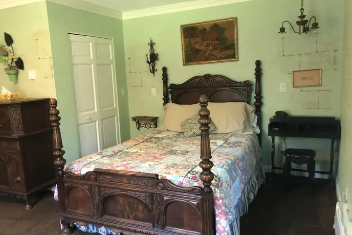 Room 4 of 15