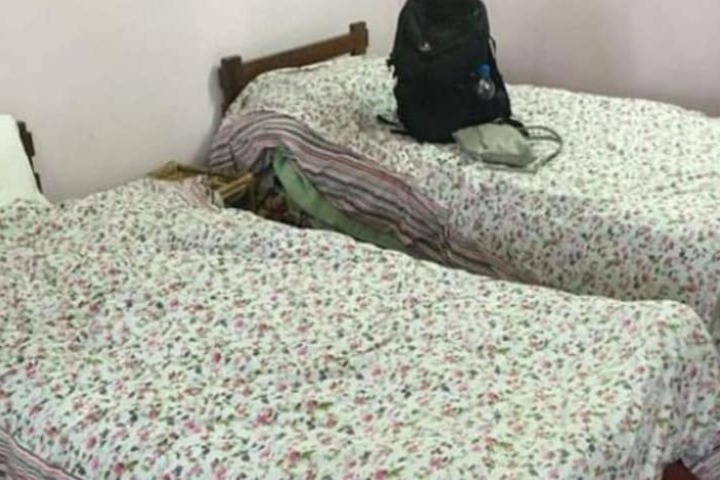 Room 6 of 12