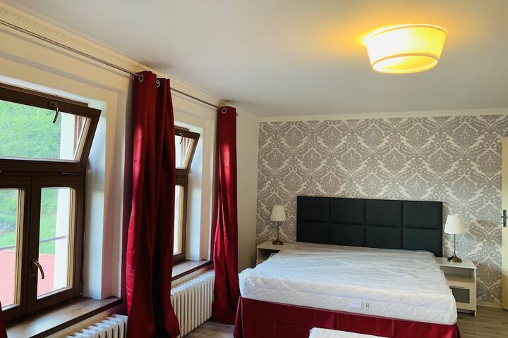 Room 33 of 37