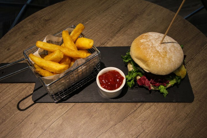 Dining 36 of 60