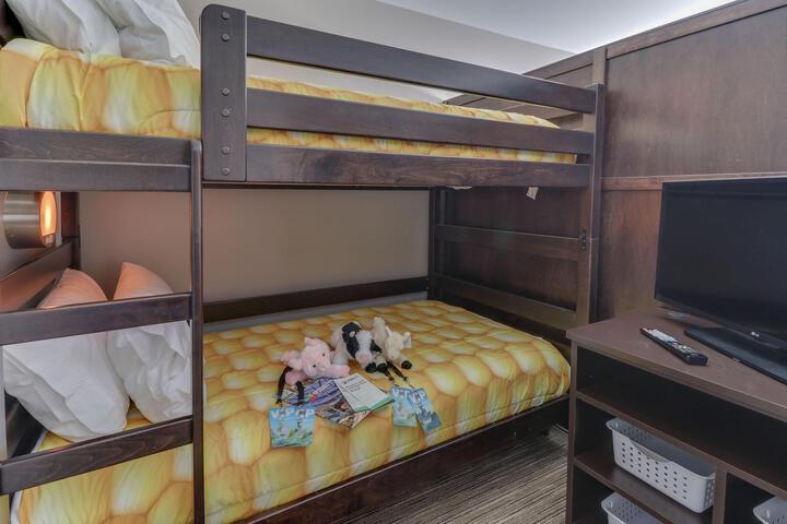 2 Queen Beds (13 of 14)