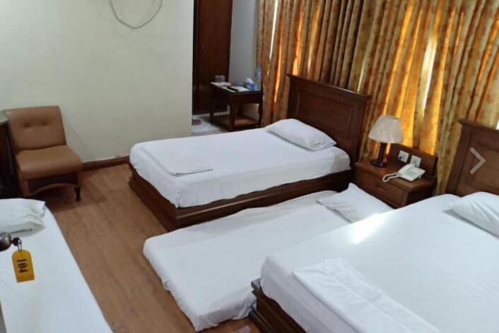 Room 4 of 25