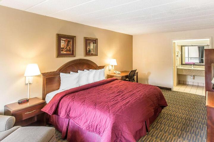 1 King Bed (6 of 7)