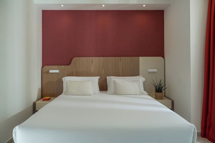 Room 18 of 153