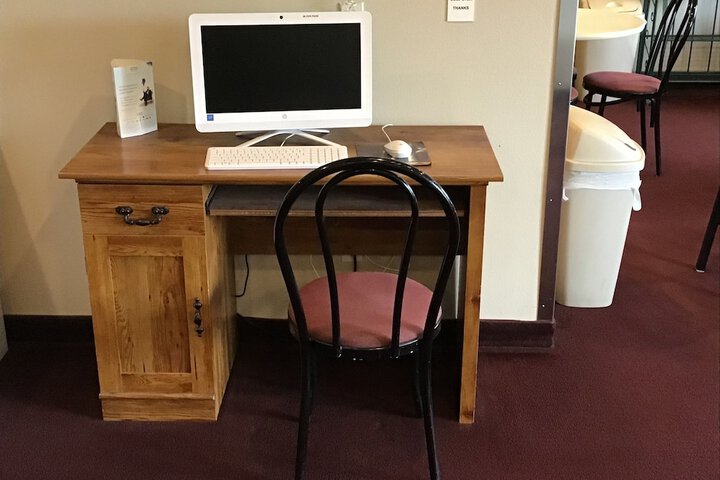 Business Center 24 of 28