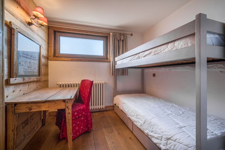 Room 4 of 62