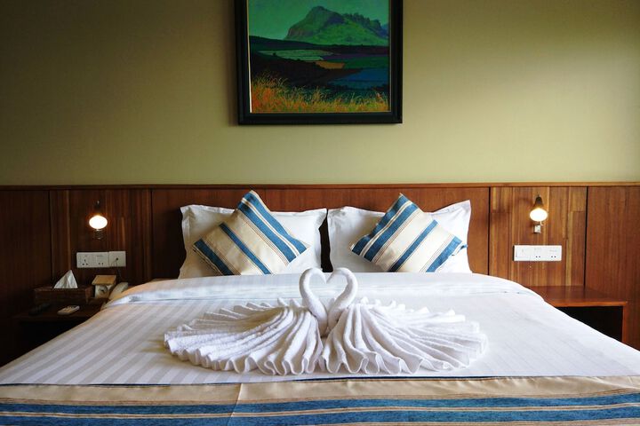 Room 4 of 32