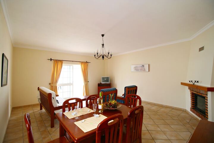 Room 10 of 25