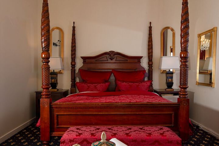Room 8 of 60