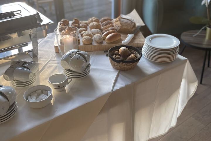 Breakfast/Coffee Service 50 of 62