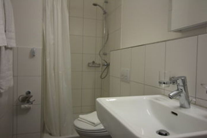 Room 2 of 27