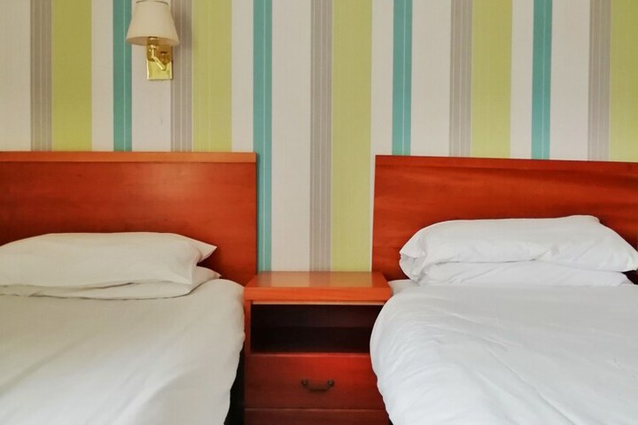 Room 3 of 49