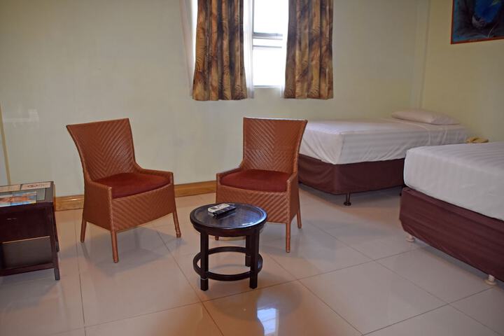 Room 13 of 33