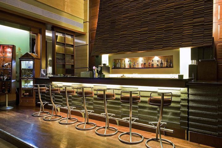 Lounge 46 of 61