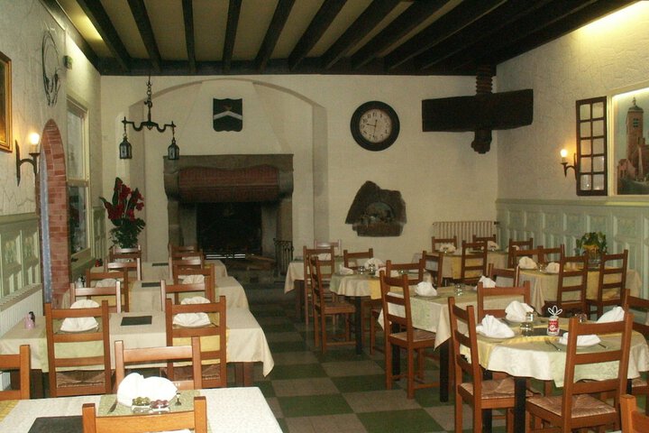 Dining 18 of 21