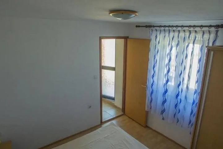 Room 2 of 17
