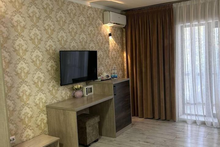 Room 5 of 18